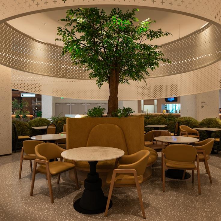 Casual restaurant with booth seating